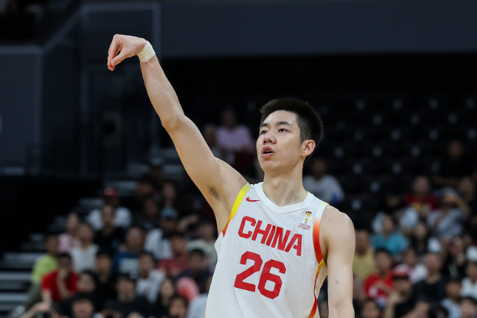 云开体育-报平安！朱俊龙末节受伤下场 赛后：伤病没事不用做核磁共振